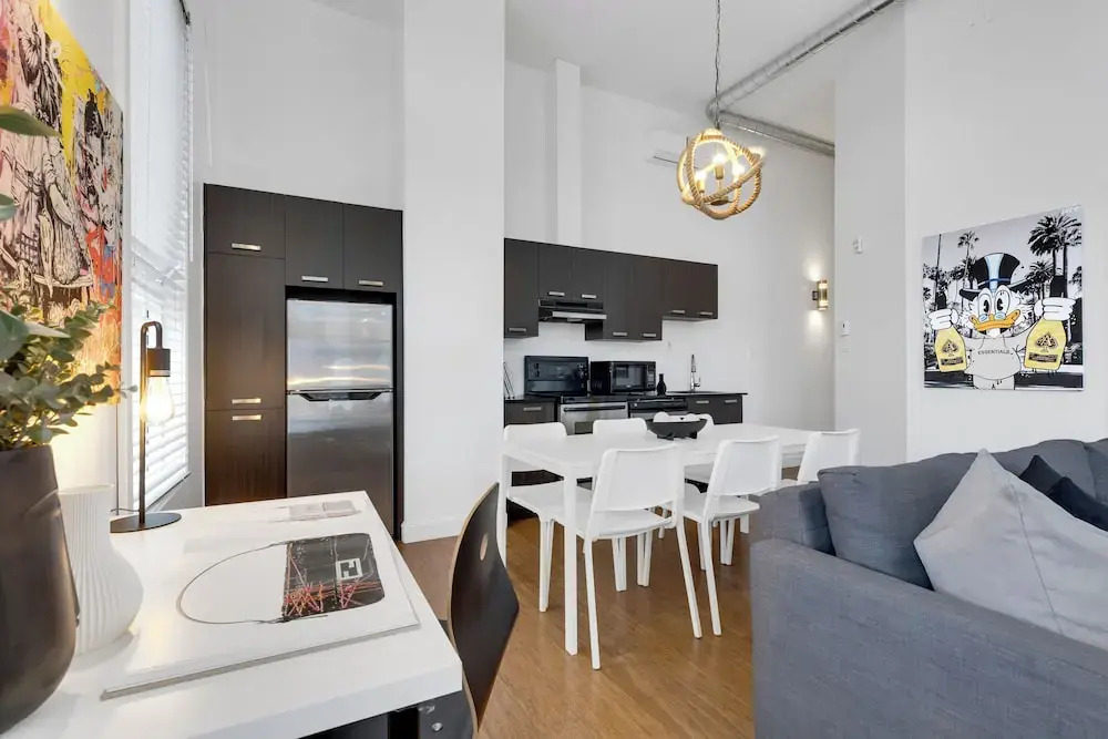 LiV MTL Main Plateau Suites Near Downtown Montreal