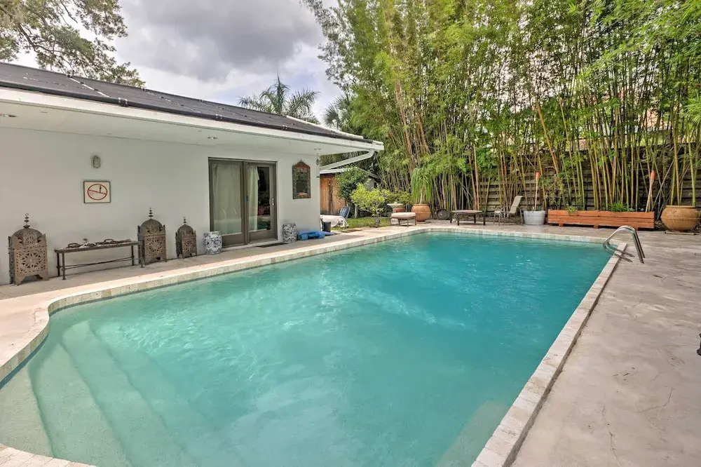 Sarasota House w/ Backyard Oasis: 6 Mi to Beach!