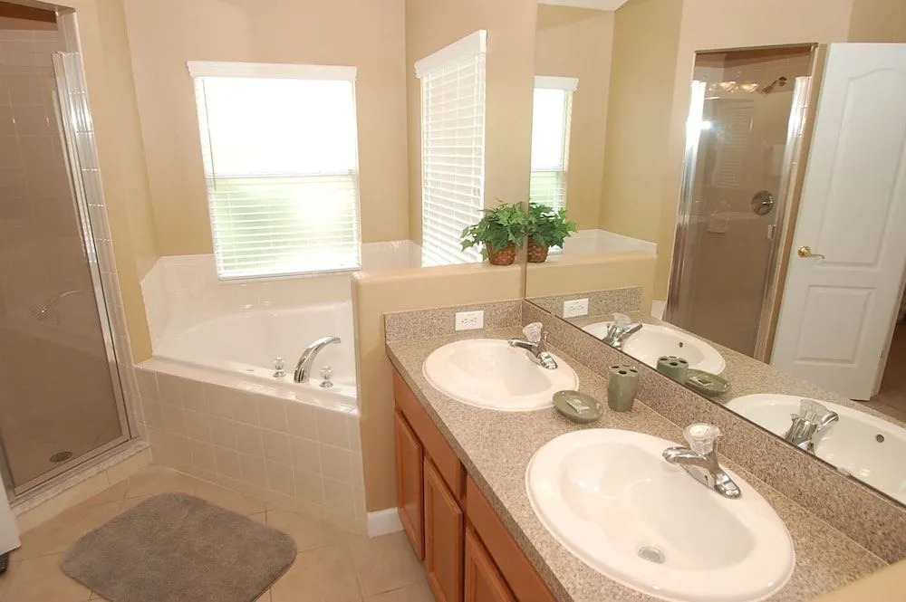 345 Woodward Place 4 Br villa by RedAwning