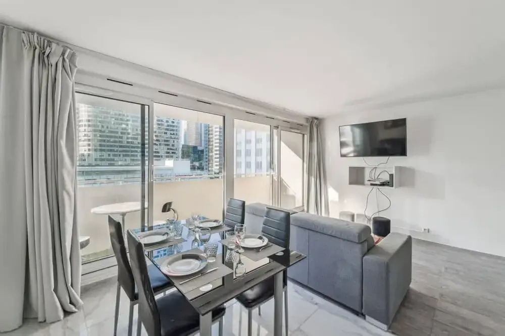 Spacious Studio Balcony -La D Fense-bail Mobilit