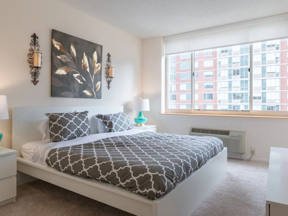 Home Away Apartments at Washington Blvd.