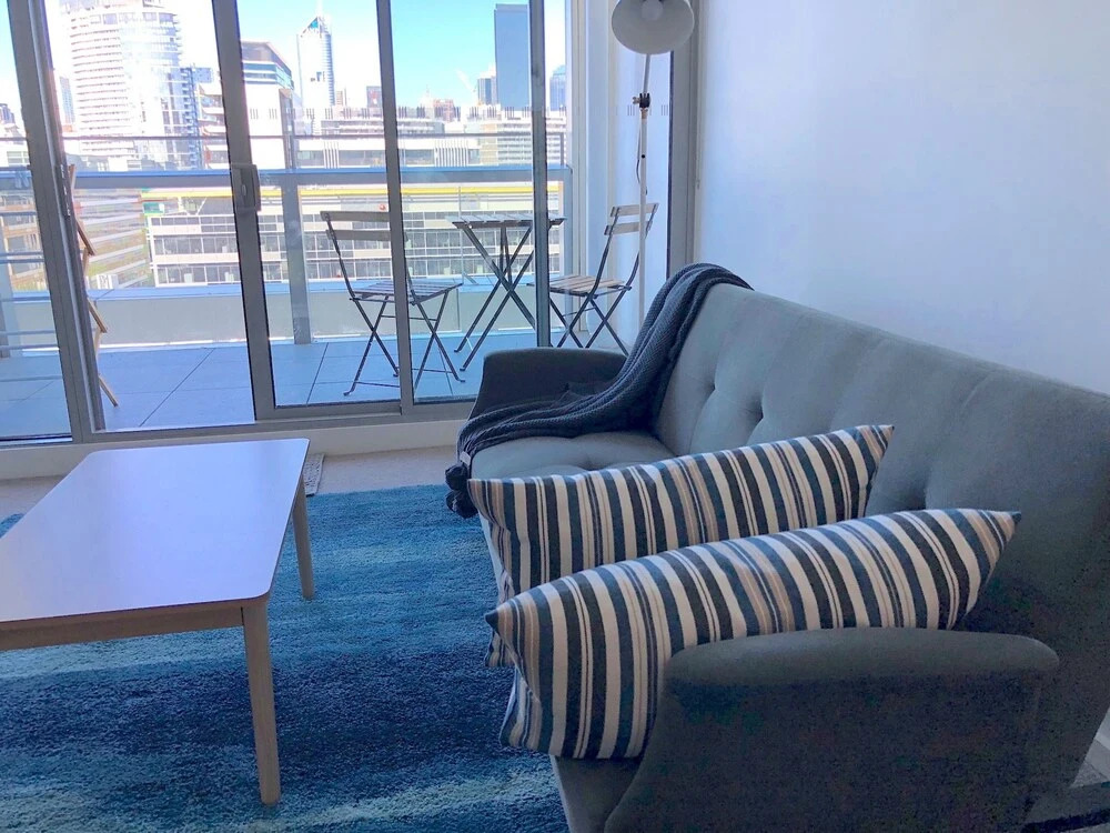 Modern Docklands Apartment in CBD