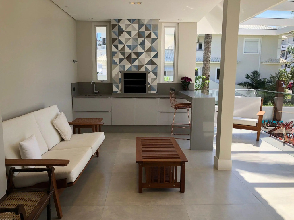 4 bedroom apartment in Jurere Internacional