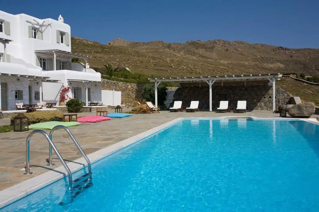 Yakinthos Residence