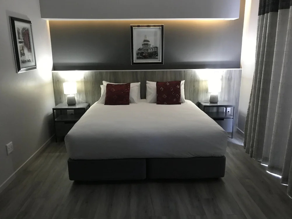 La Orchard Hotel