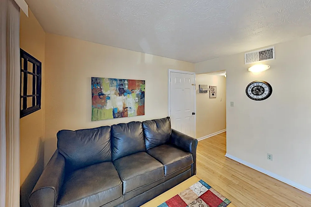 616tn103 1 Bedroom Condo