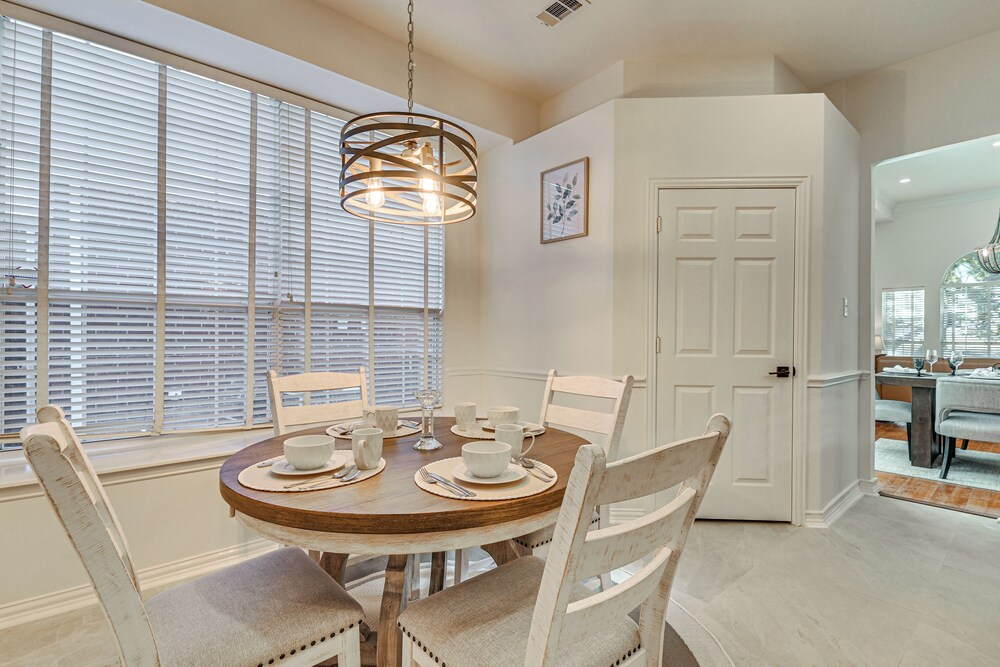 Elegant Home w/ Private Patio, 2 Mi to UTD Campus!