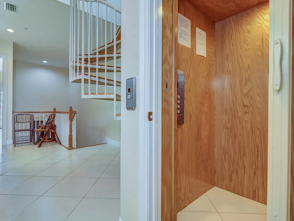 140 Brightwater Dr House - 3 Br townhouse by RedAwning