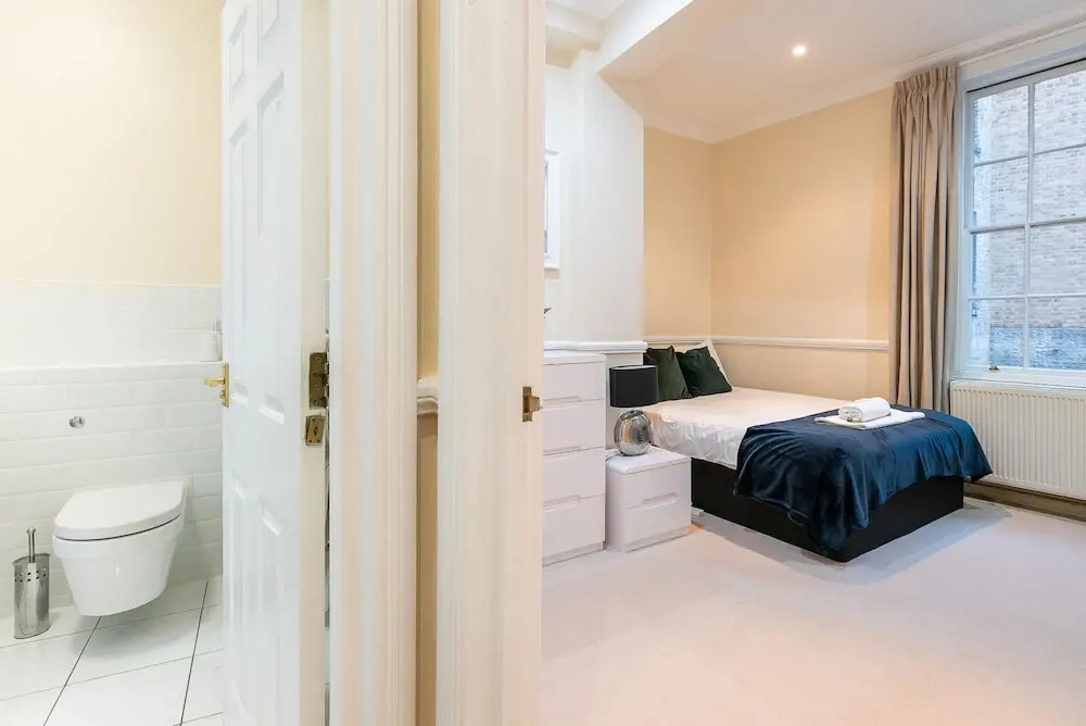 Amazing Two Bed Moments From St Pauls Cathedral A2