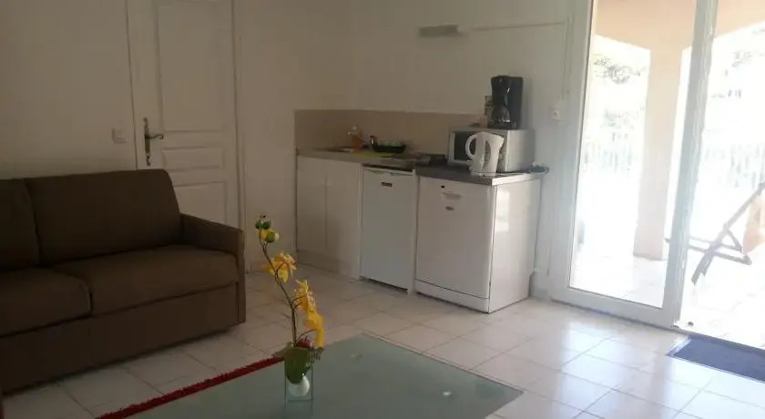 Studio avec piscine