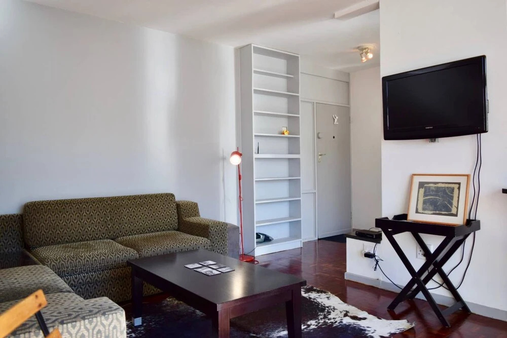 Sunny 2 Bedroom Apartment by The Company's Gardens
