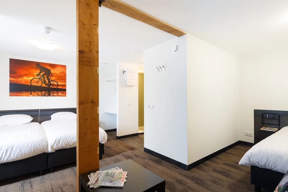 Hotel Blooker