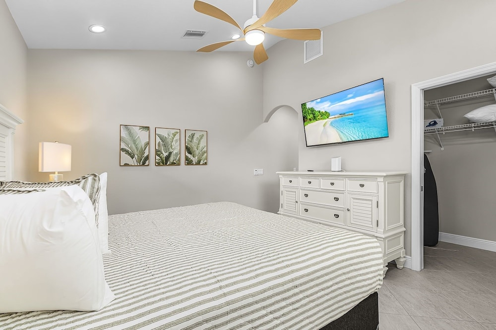 140 Pearl Paradise 3br/2ba W/ Pool! 3 Bedroom Home