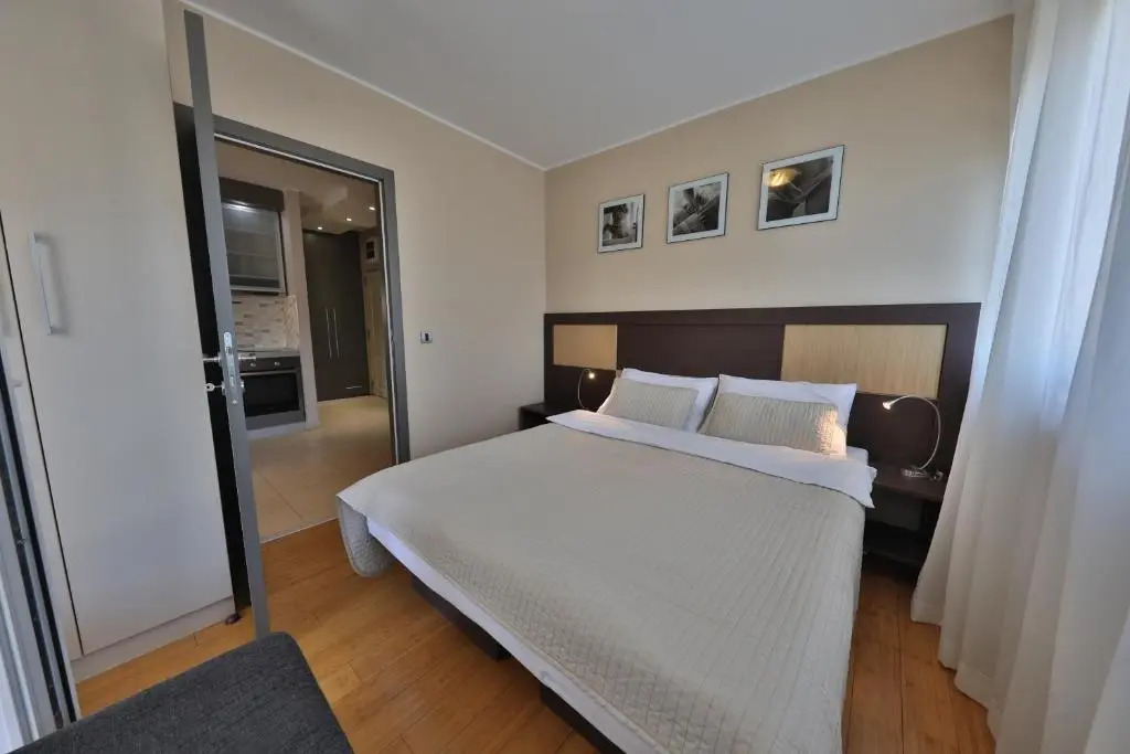 Business & Travel Apartments