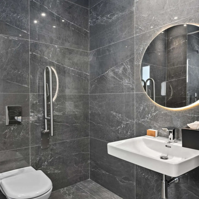 Mercure Larnaca Finikoudes Beach