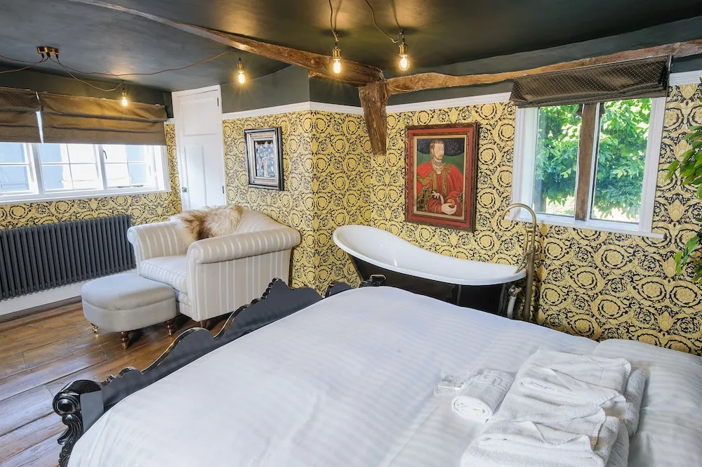 Luxury 2 Bed Manor House Hot Tub Cinema Room Skytv