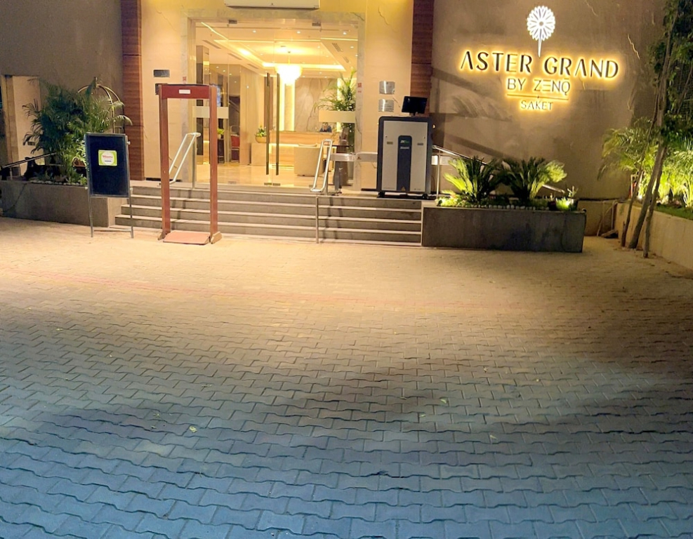 ASTER GRAND BY ZENQ Saket
