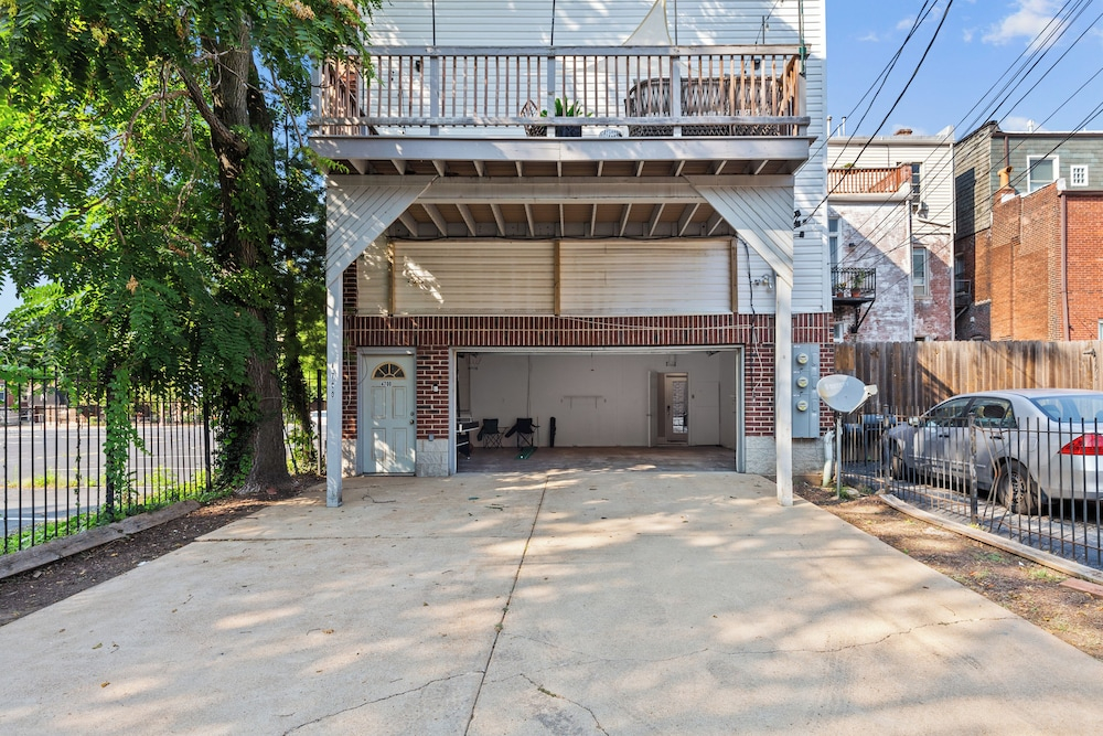 4700 West End Whimsy