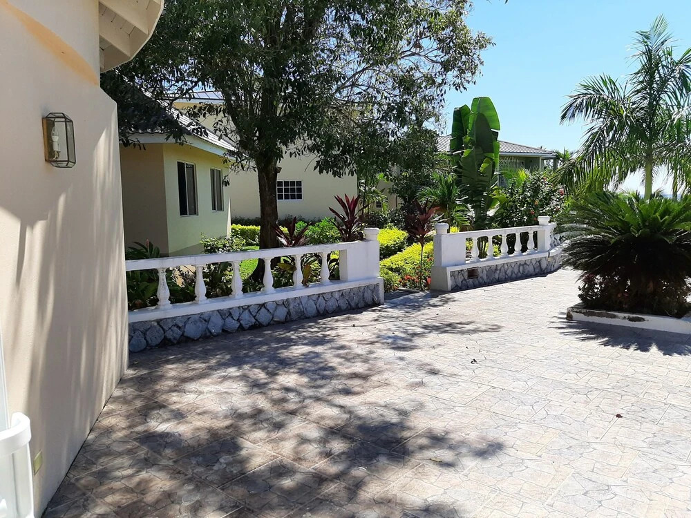 Yard Beach Hotel and Apartments