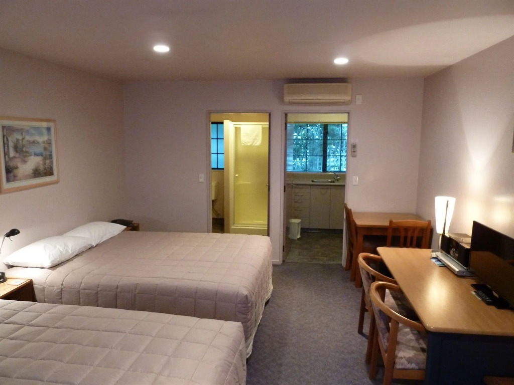 Tudor Lodge Motel