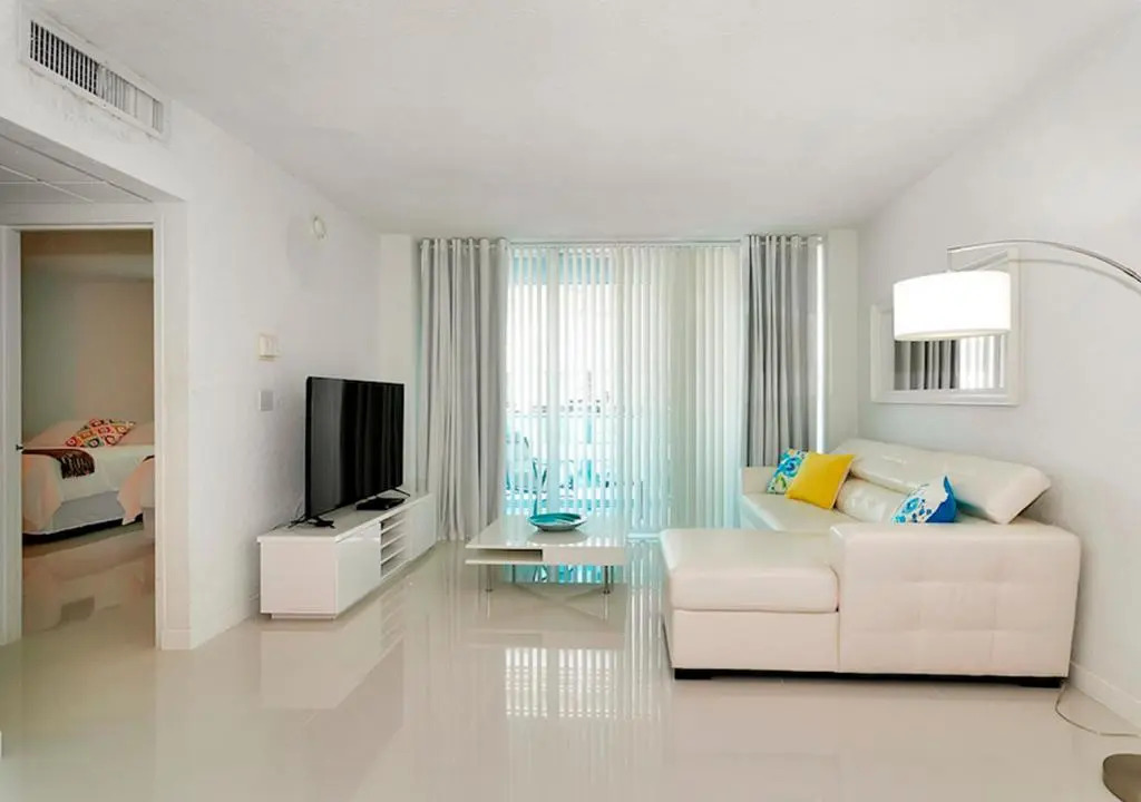 Hallandale 11D