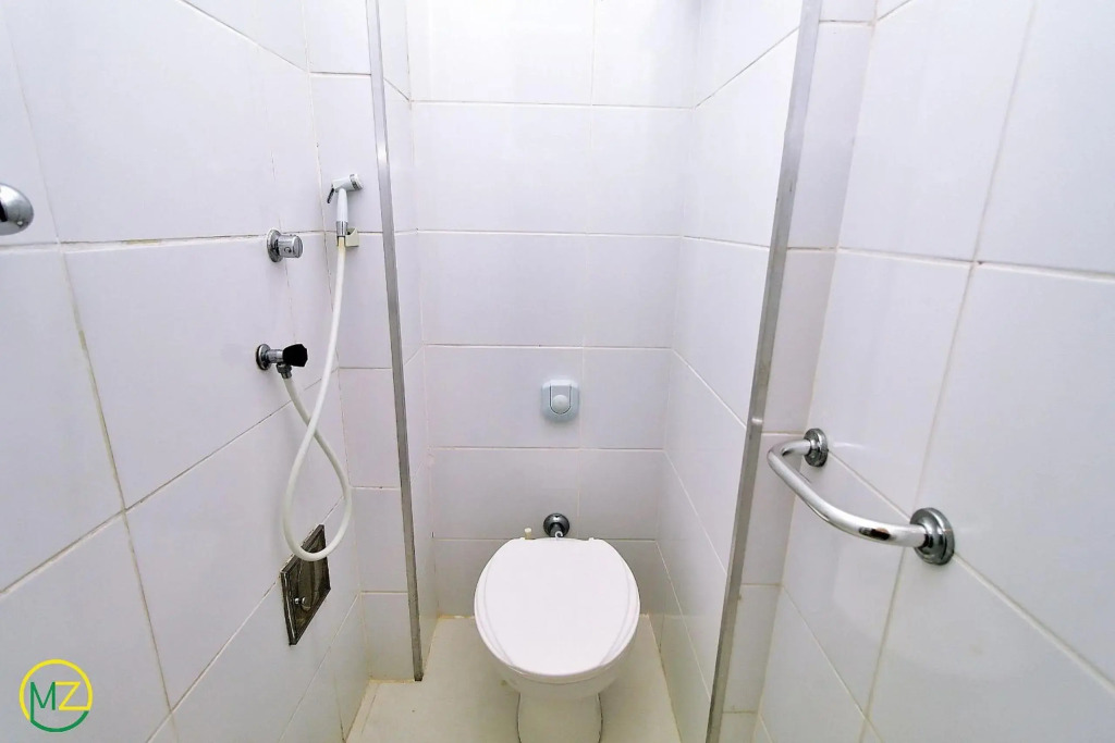 Sala e 2 quartos econômico no posto 5 em Copacabana