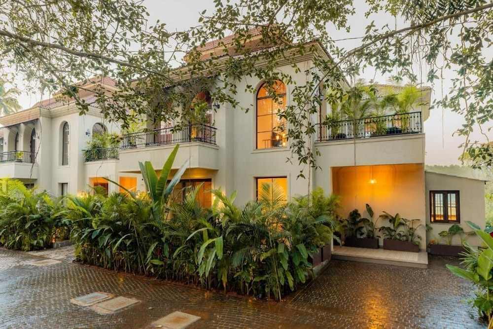 ELIVAAS Villa Verde 4-BHK Luxury Villa with Private Pool The Banyan Bliss