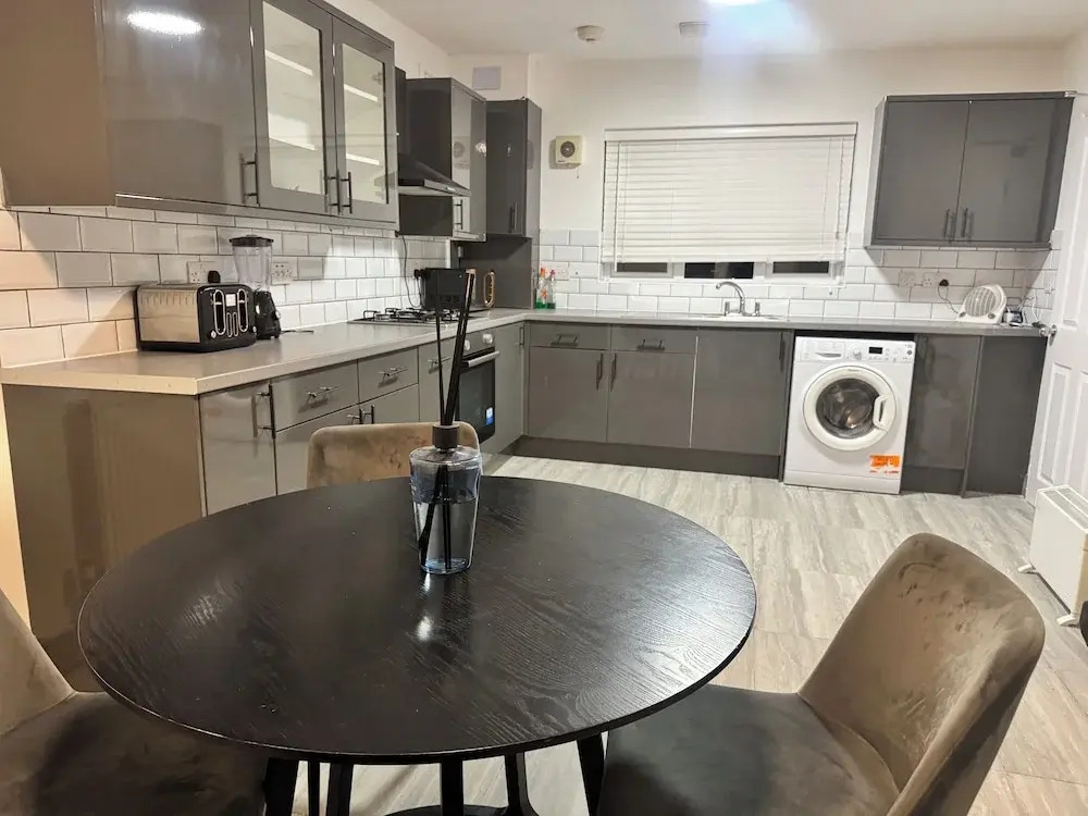 Corporate 3bedroom home with parking