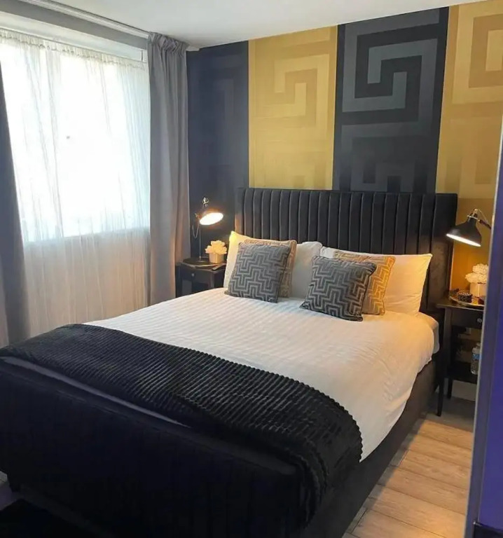 1 Bed Penthouse - Hot Tub - Roof Terrace - Parking