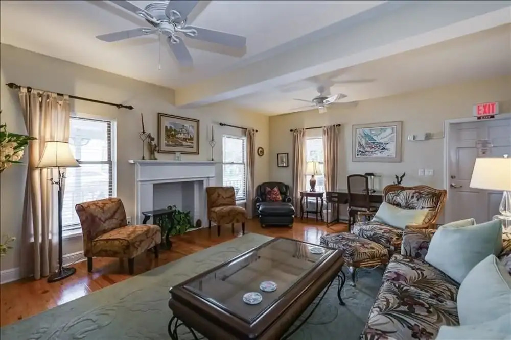 Anchor Inn - Unit 3 2 Bedroom Apts