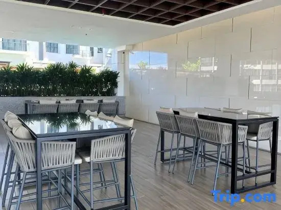 K Avenue Condominium By The Pillow House