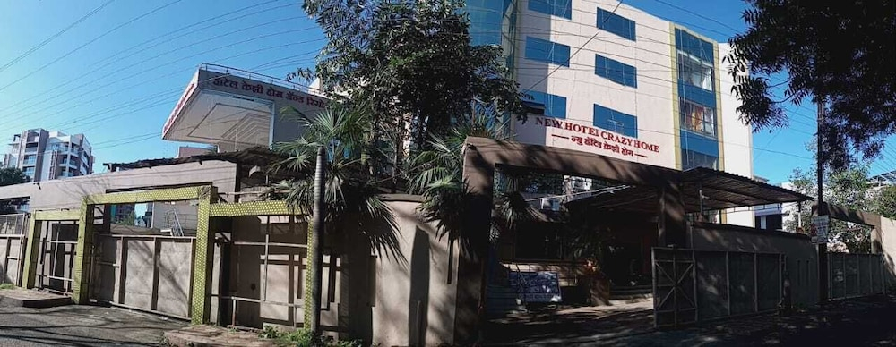 Hotel Crazy Home And Resort