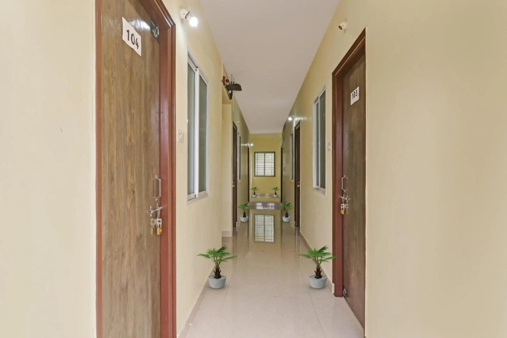 Super Hotel O Dk Reddy Square