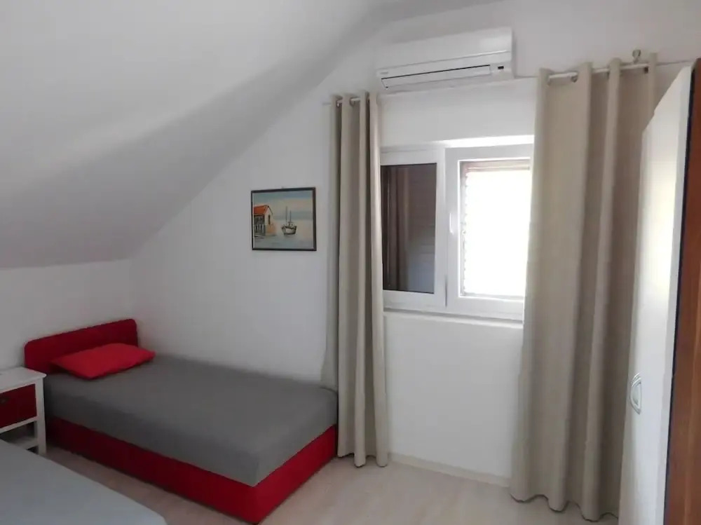 Coloured - Apartments on Island - A4 - Bijeli :