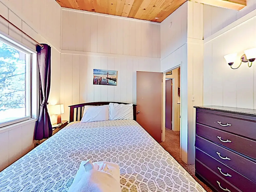 Large S. Lake Tahoe  W/ Hot Tub 6 Bedroom Home