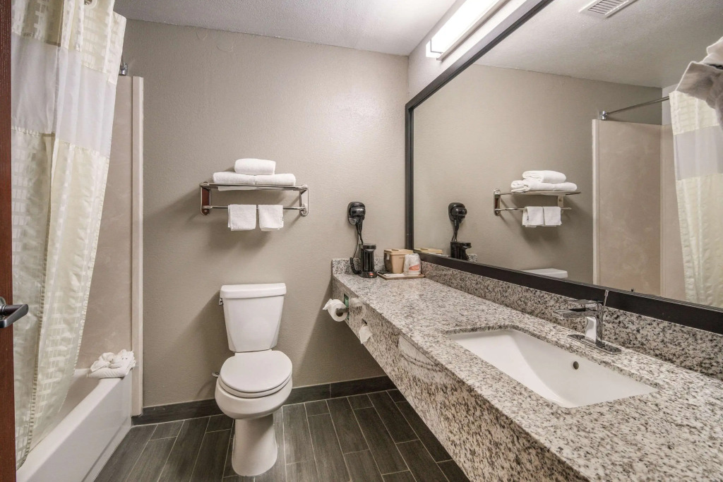 Quality Inn & Suites Fort Worth - Fossil Creek