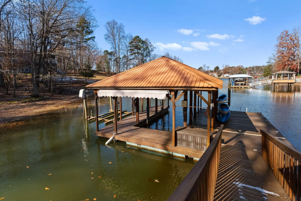 Winding Down by Avantstay Sleeps 20 + Dock, View