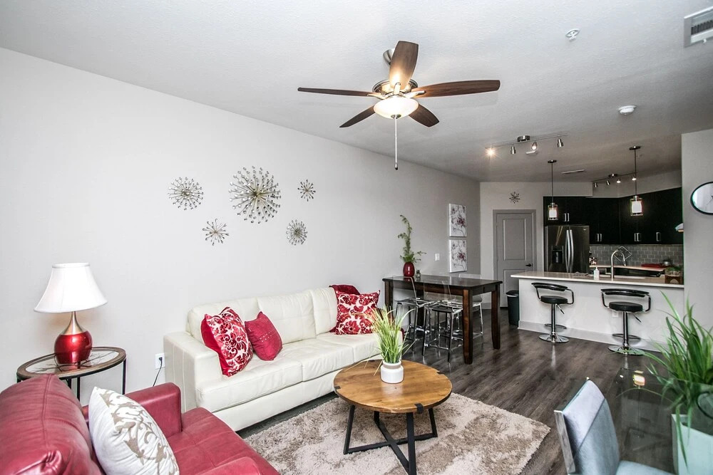 Rooftop Pool-Close 2 Shops-Dining-C4419