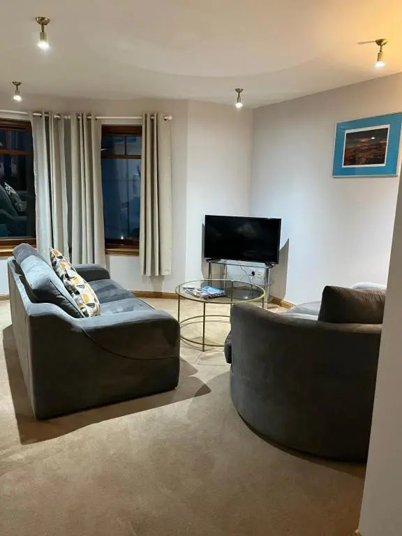 6 Canalside Apartments