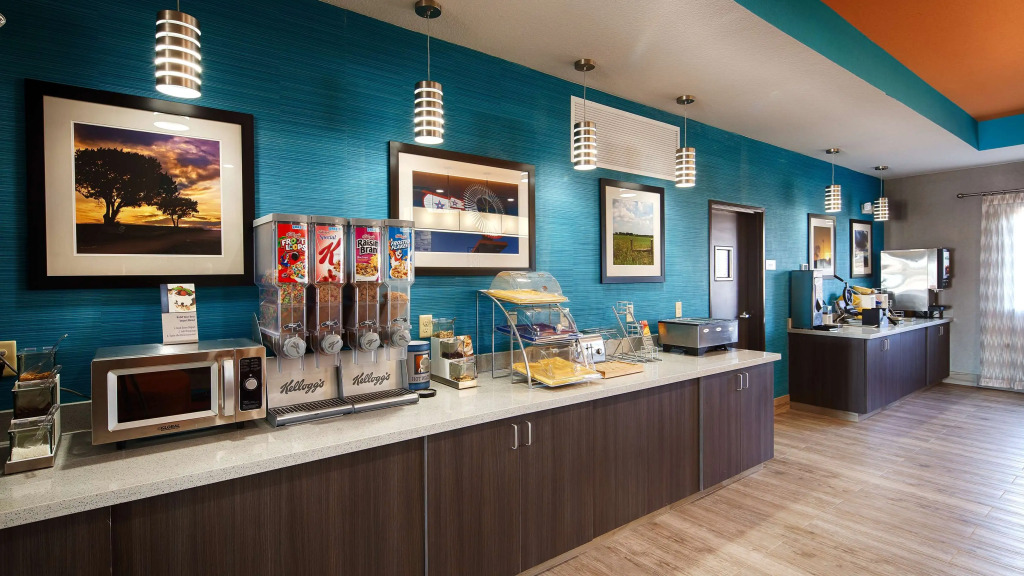 Best Western Plus Lonestar Inn & Suites