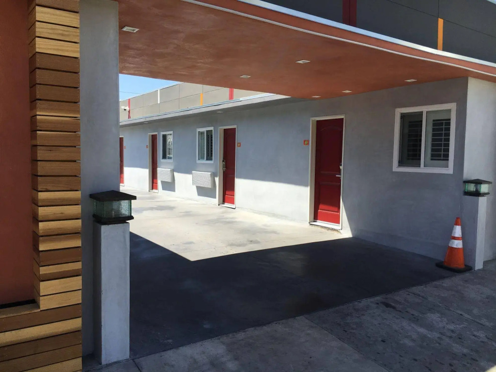 Clover motel