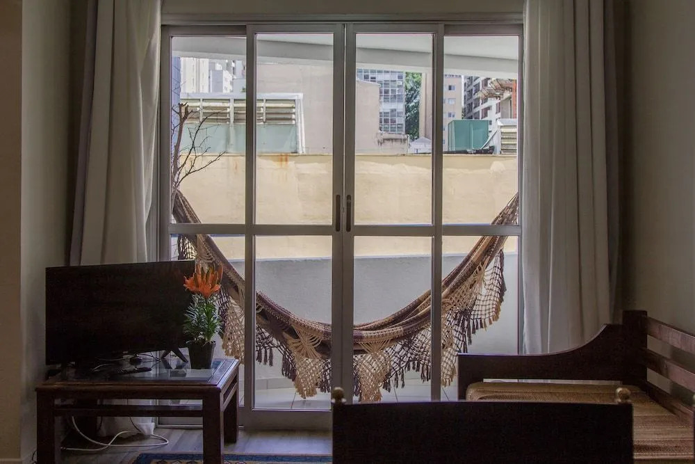 Apartamento na Rua Frei Caneca 750