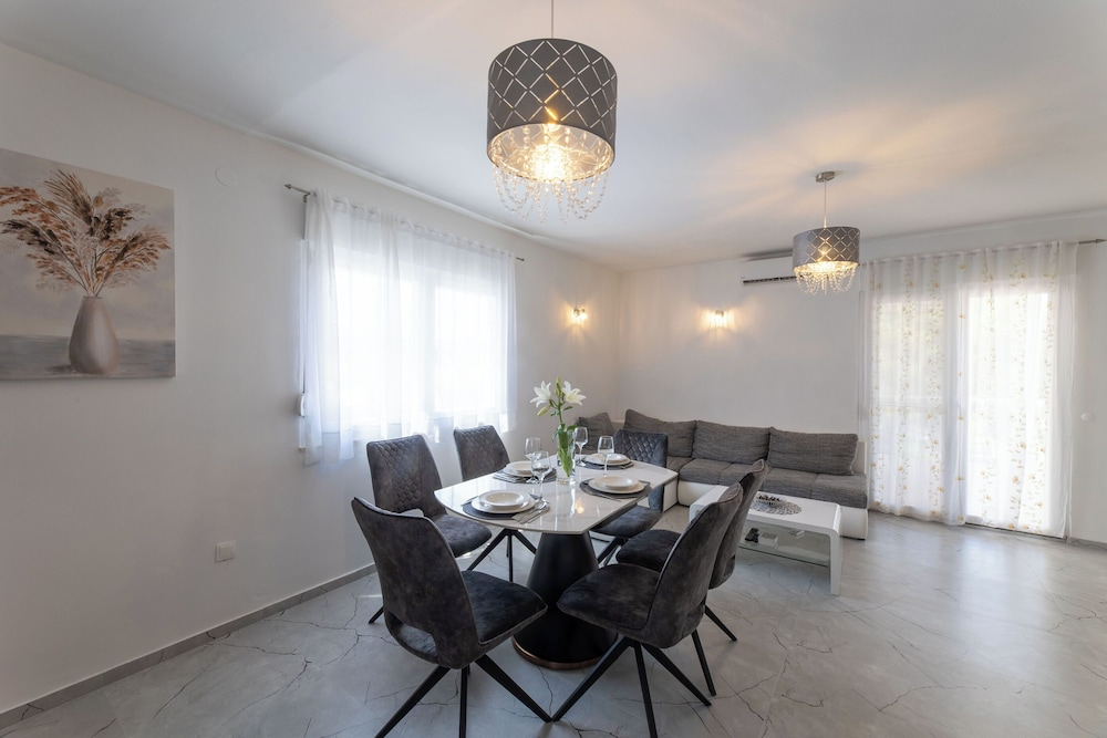 Luxury Villa ARIA, Apartment