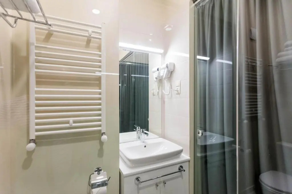 Luxury 3 BR apartment by Freedom square City Center