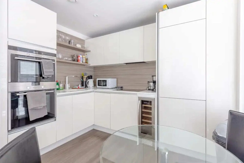 Modern 2BD Flat With a Balcony - Wandsworth