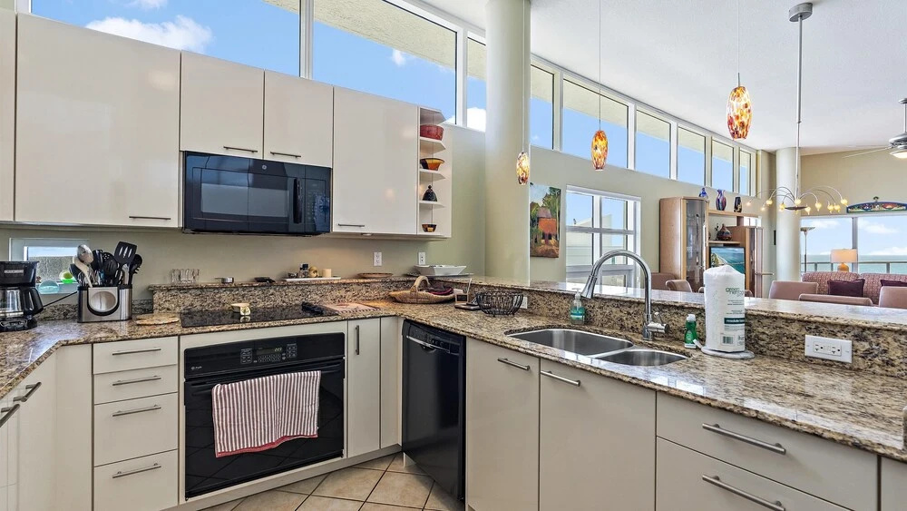 Crescent Siesta Key Charmer 3 Bedroom Condo by RedAwning