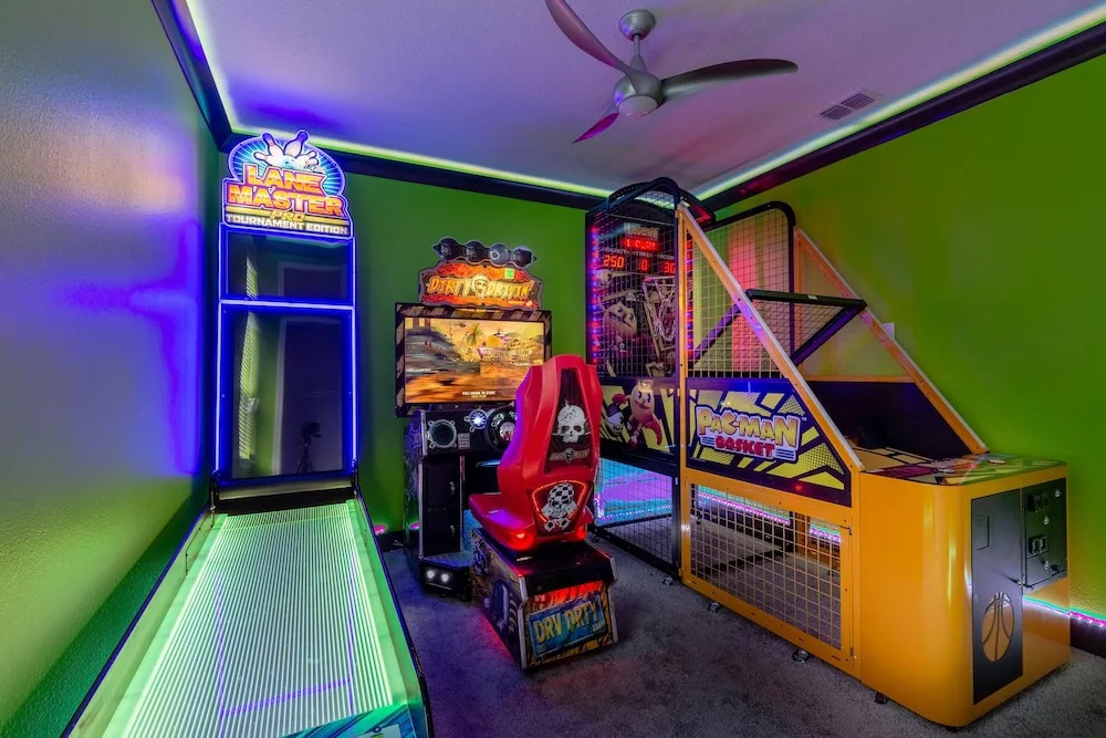 Sr024v: 8 Bed, Frozen, Incredibles, Ping Pong, Shuffle Board