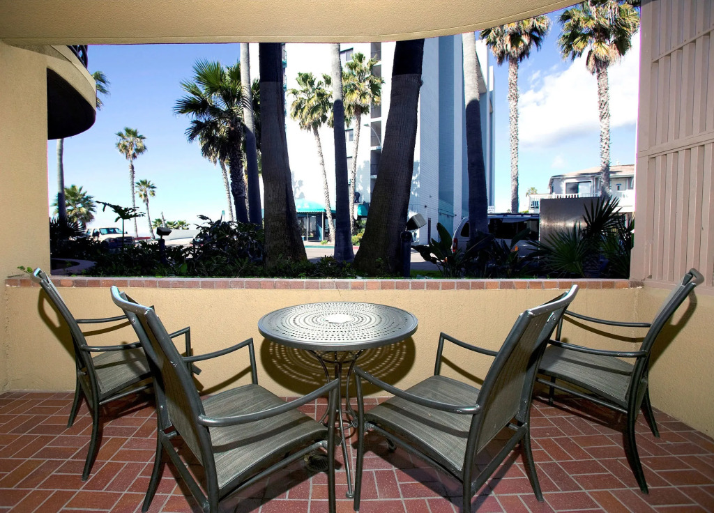 Pacific Terrace Hotel