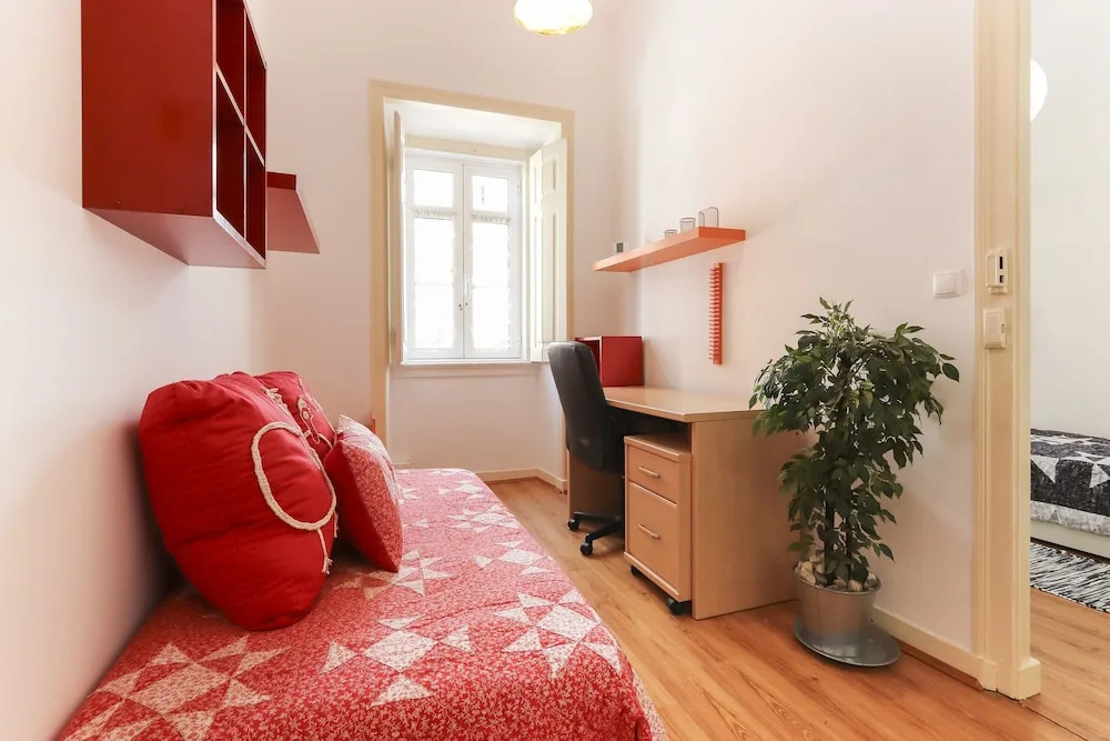Red Almirante by Homing
