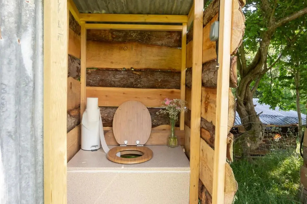 Wood Cabin & 4 Large Bell Tents - Hapus Hideaway
